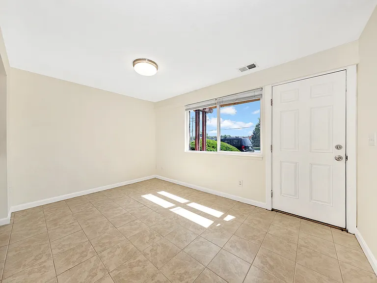 2 Essex Ln #B4 — Photo 6
