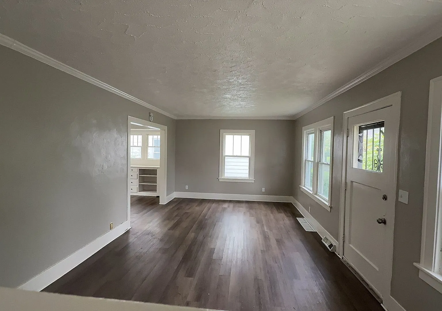 Spacious 3 Bedroom Home for Rent — Photo 4