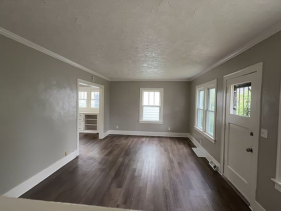 4th image of 2040 Wyndhurst Rd