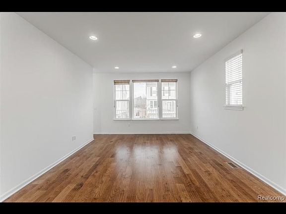 4th image of 4585 Bradley Cir