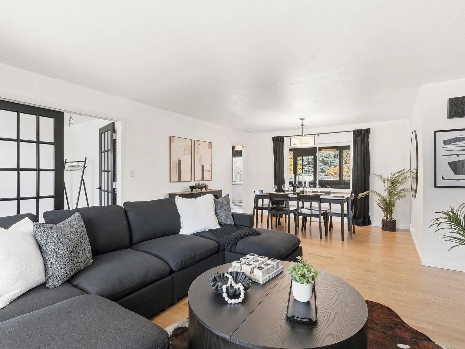 3 bed, 1255 sqft, $3,600 — Photo 4