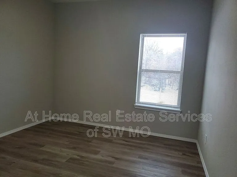 624 S Southgate Dr — Photo 15