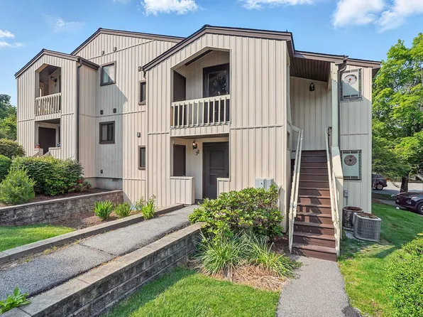 34 Overlook Commons, Yorktown Heights, NY 10598