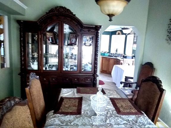 3rd image of 1537 E Anderson Dr
