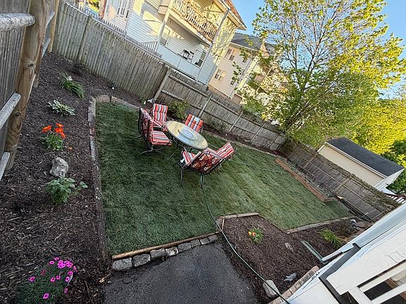 2nd image of 6 W Selden St