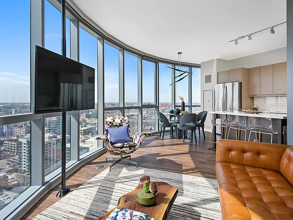 5th image of 801 W Madison St #3