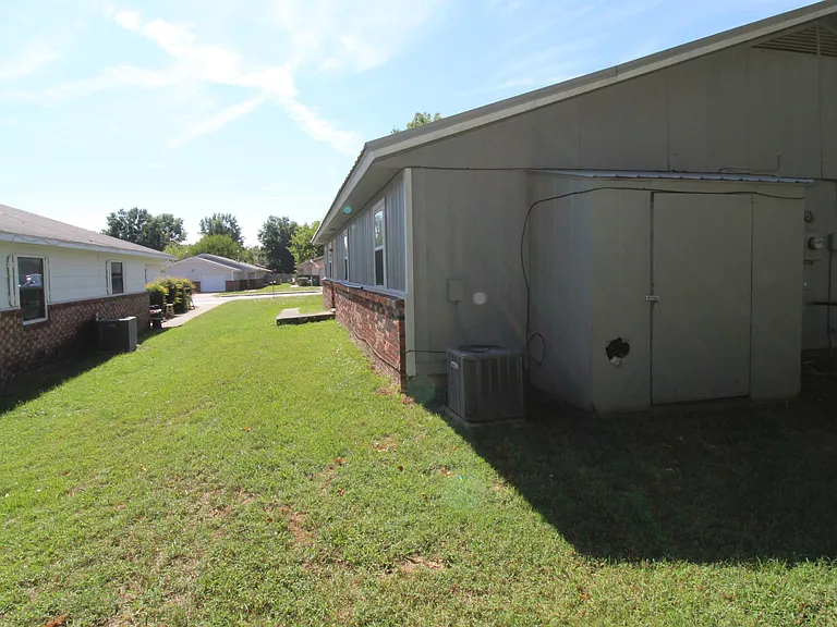 1908 Sycamore Pl #A — Photo 22