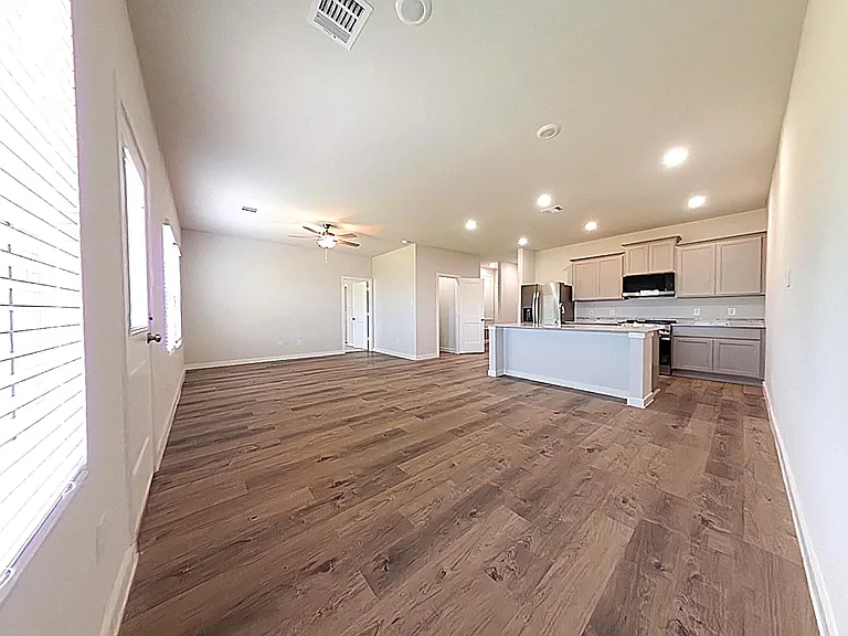 523 Shoreview Dr — Photo 7