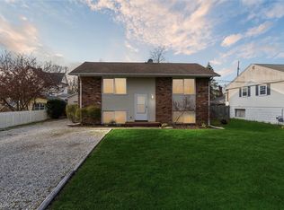 6901 Claymoor Ave, Madison, OH 44057