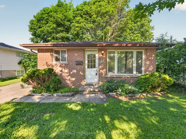102 Calderwood Dr, Kingston, ON K7M 6M3