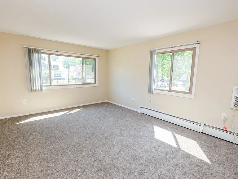 Minnehaha Apartments — Photo 8