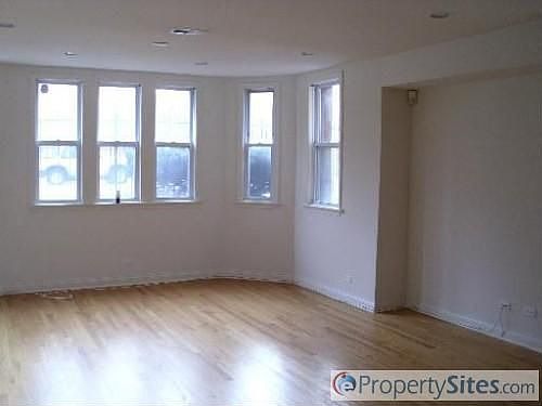 4th image of 6300 N Claremont Ave APT G