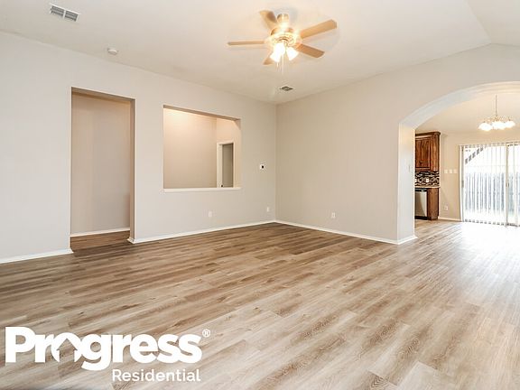 3rd image of 228 Heritage Dr