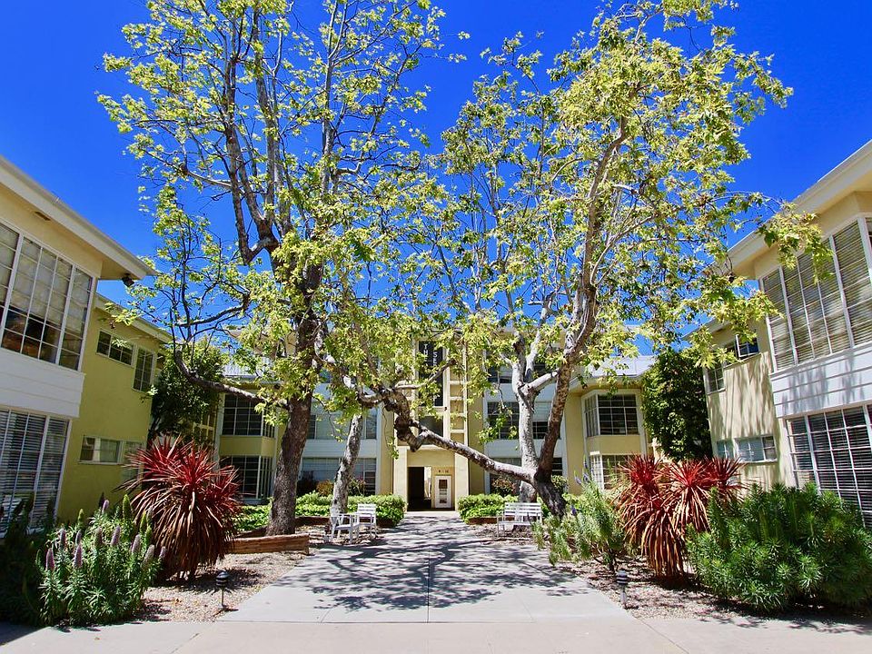 Beautiful lush courtyard.