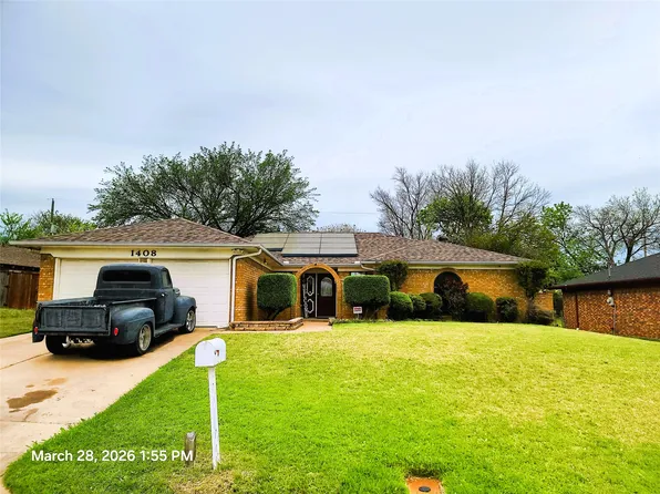 1408 Country Manor Rd, Fort Worth, TX 76134