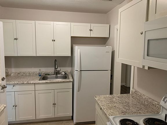 5th image of 4644 Sussex Ave