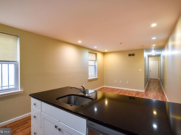 4th image of 1150 S 15th St Floor 1