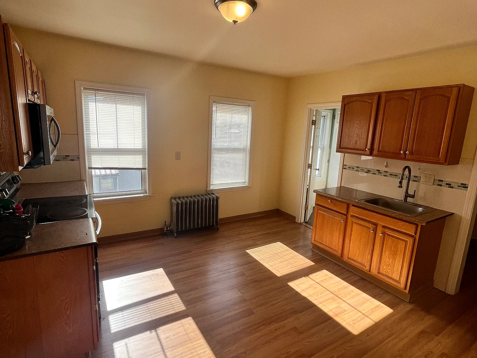 3 bed, $2,400 — Photo 3