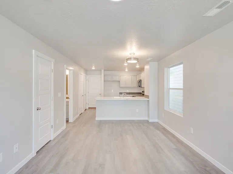 11037 W Crestwater Ln — Photo 3