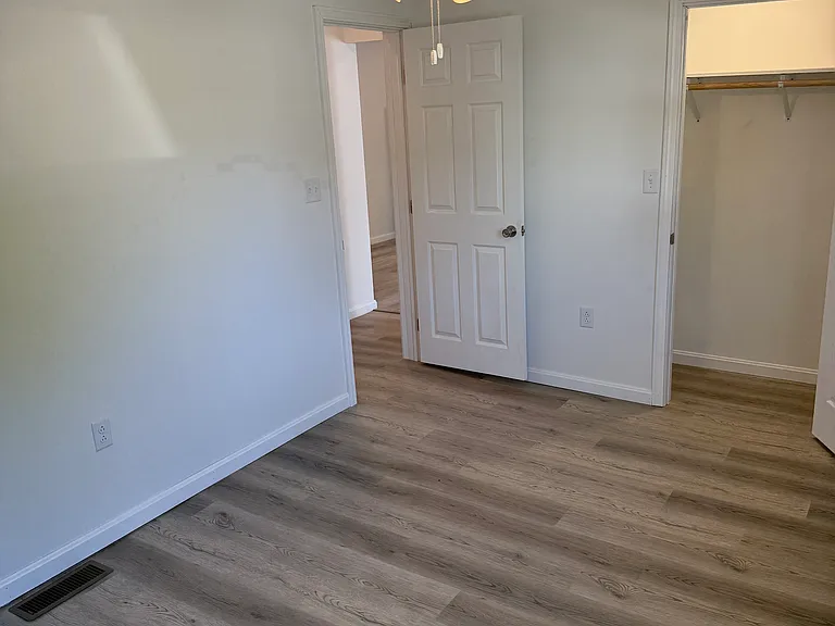 636 Linden Ave — Photo 6