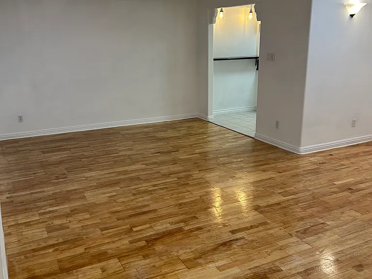 11741 Benfield Ave — Photo 2