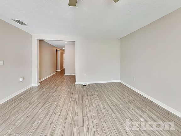2nd image of 304 Kensington View Dr