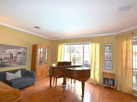 4th image of 2405 Pinehurst Dr
