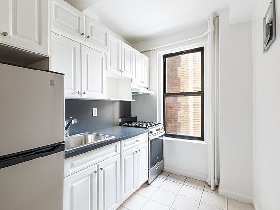 4th image of 55 W 11th St APT 4D