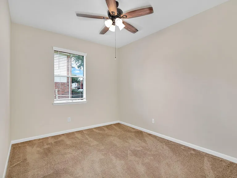 2002 Monarch Hollow Ln — Photo 32