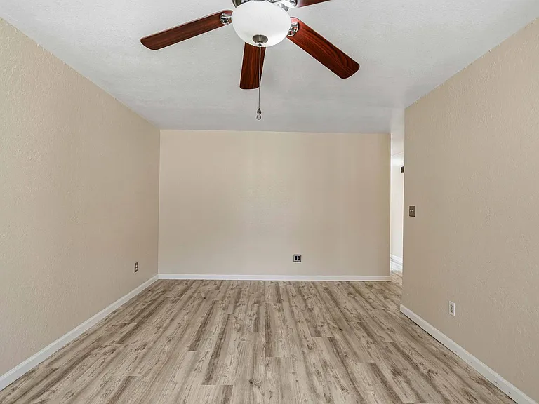 2025 Sweetwater Dr — Photo 9