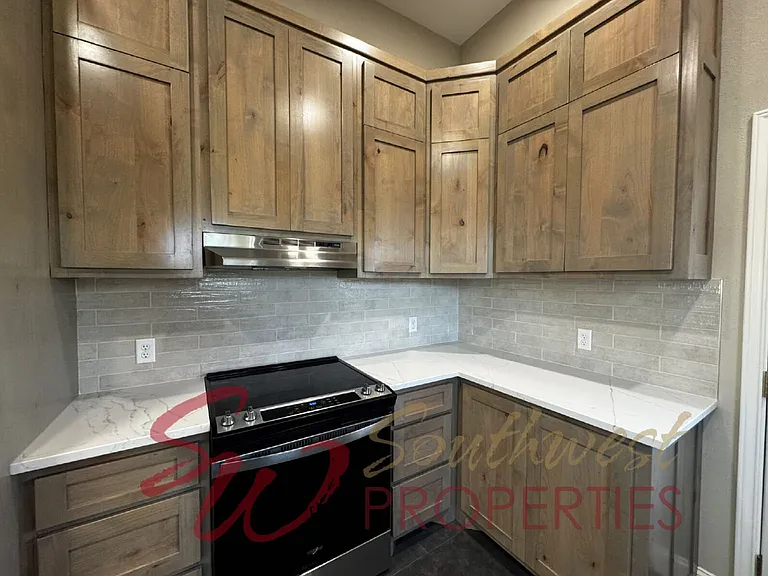 939 W Frey St — Photo 8
