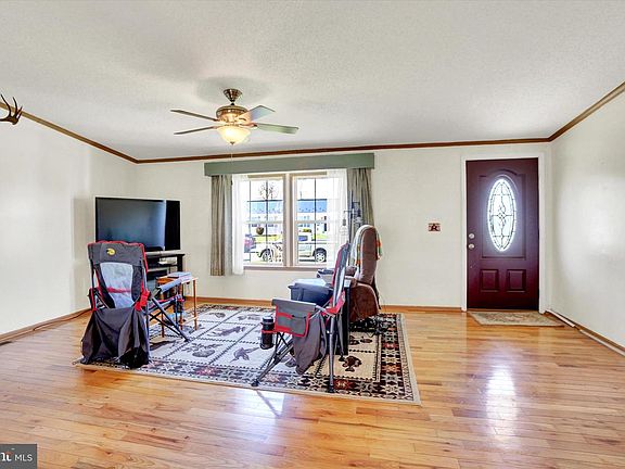 5th image of 176 Durham Dr