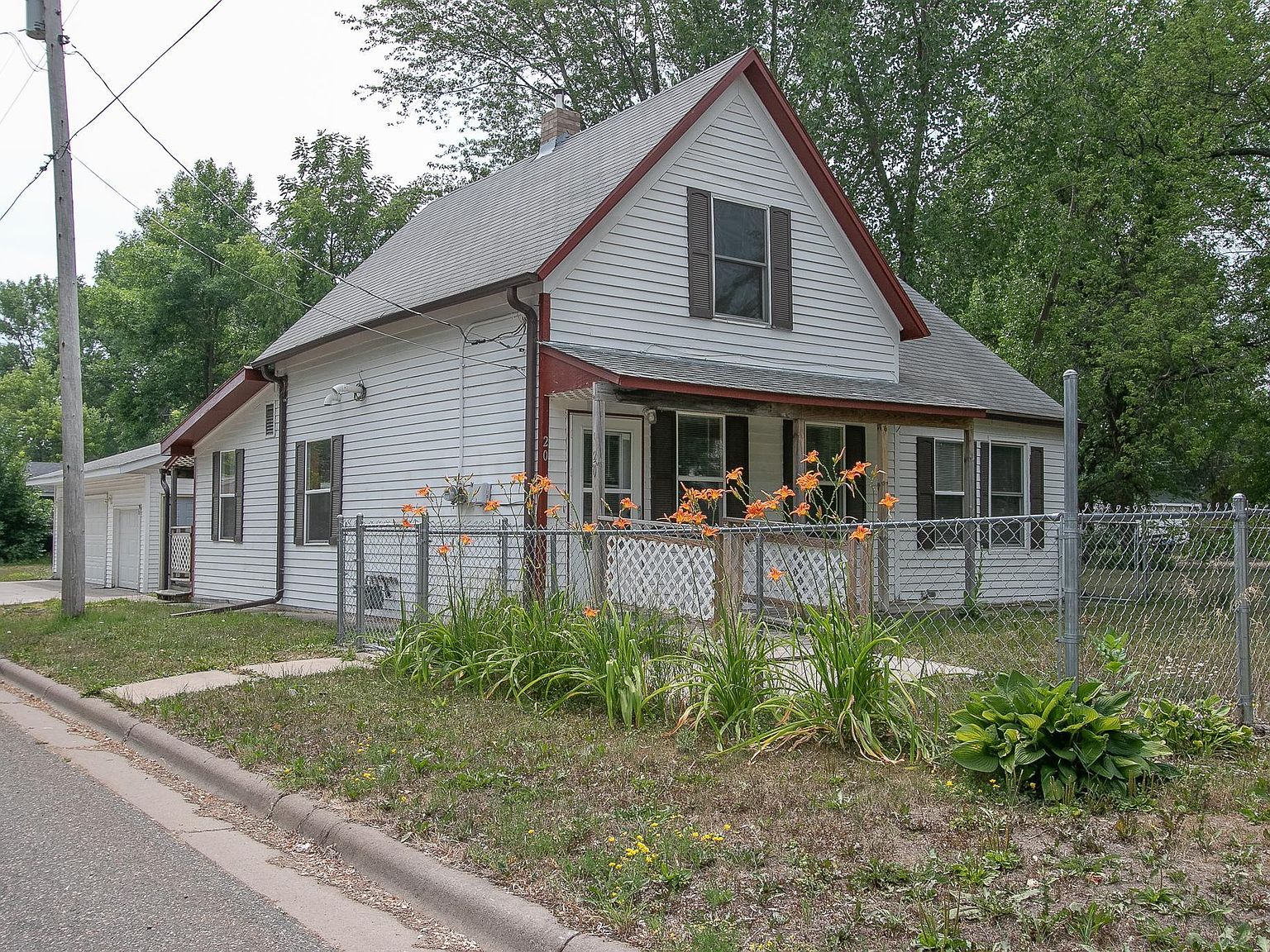 20 W 3rd St, Rush City, MN 55069 Zillow