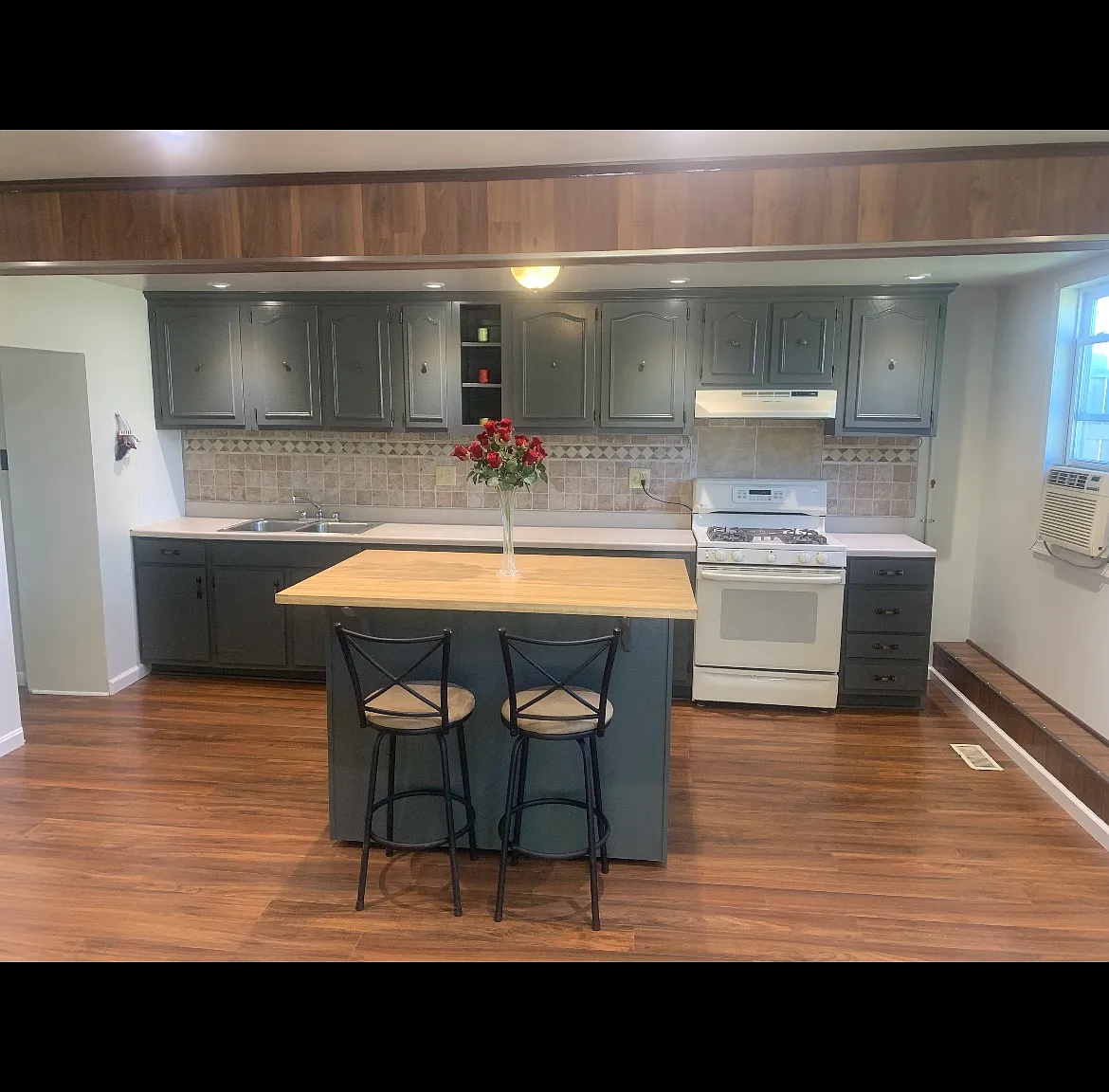 2 bed, 928 sqft, $1,500 — Photo 1