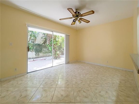 2nd image of 560 SE 20th Ave #4