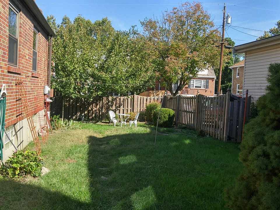 2nd image of 911 Clayton Ct