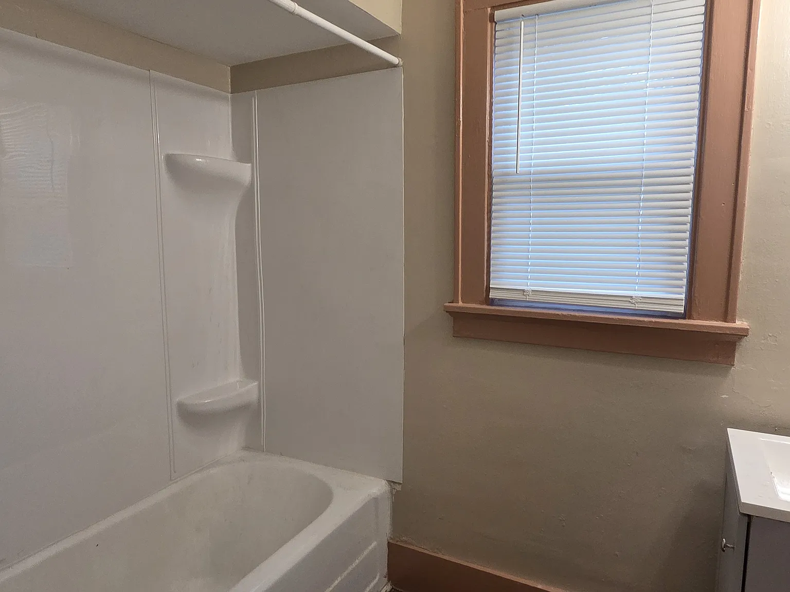 3 bed, 1000 sqft, $1,300 — Photo 4