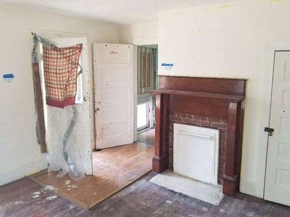 5th image of 606 N 3rd St