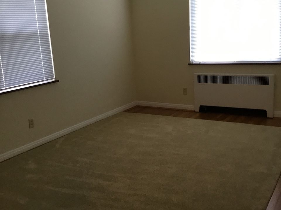1st image of 3921 Saint James Ave APT 1