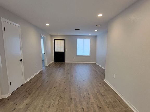 5th image of 1059 Hope St