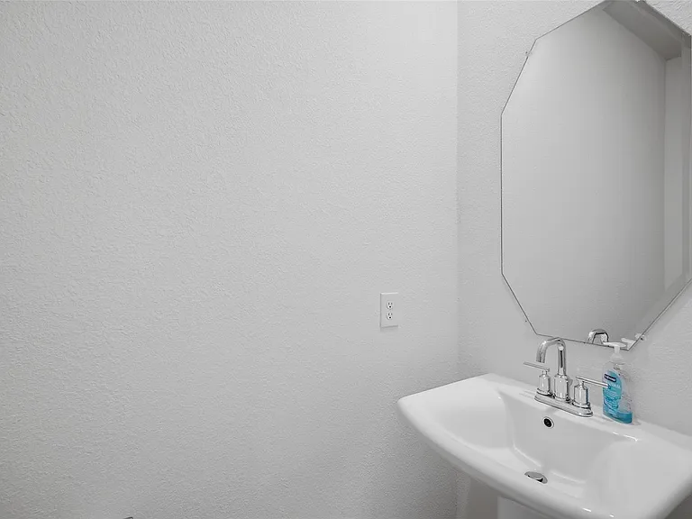 732 Thorn Creek Dr — Photo 8