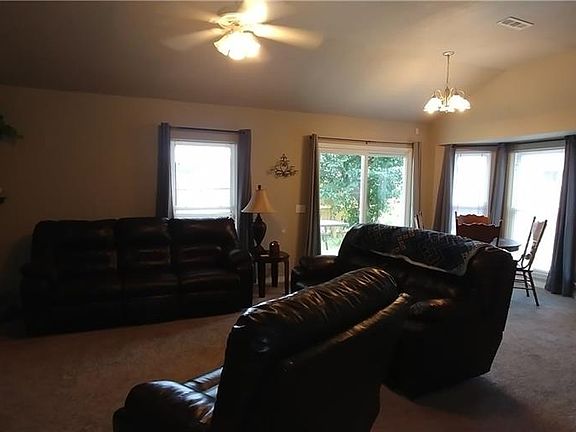 3rd image of 111 8th Ave NW