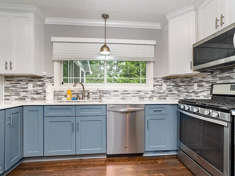 13738 Roswell Dr — Photo 12