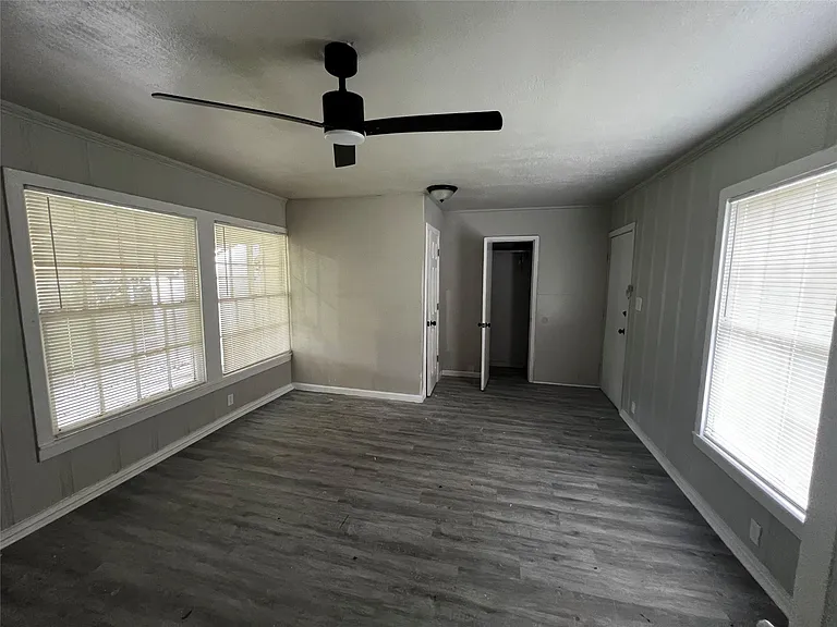 1220 Trinidad St — Photo 4