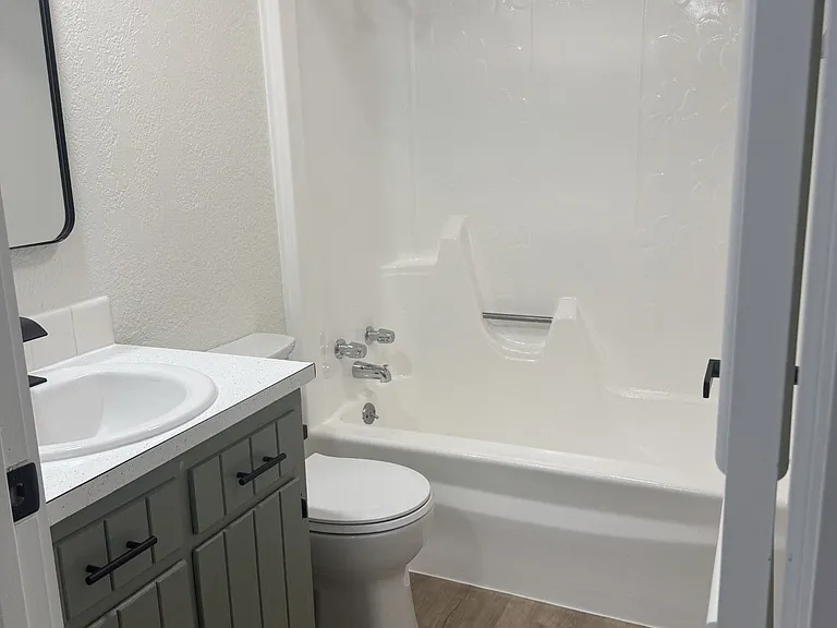 6 Rivercrest Dr #8B — Photo 5