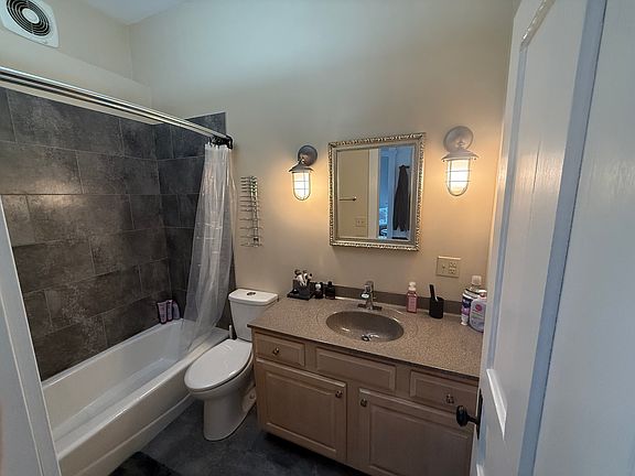 4th image of 252 W Main St