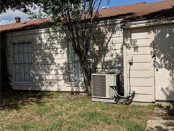 4th image of 2320 Red River St