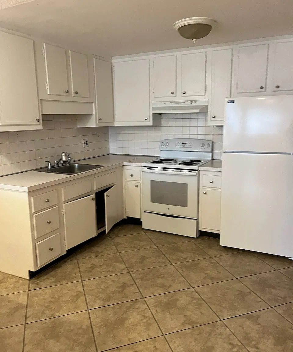 2 bed, 750 sqft, $2,200 — Photo 2