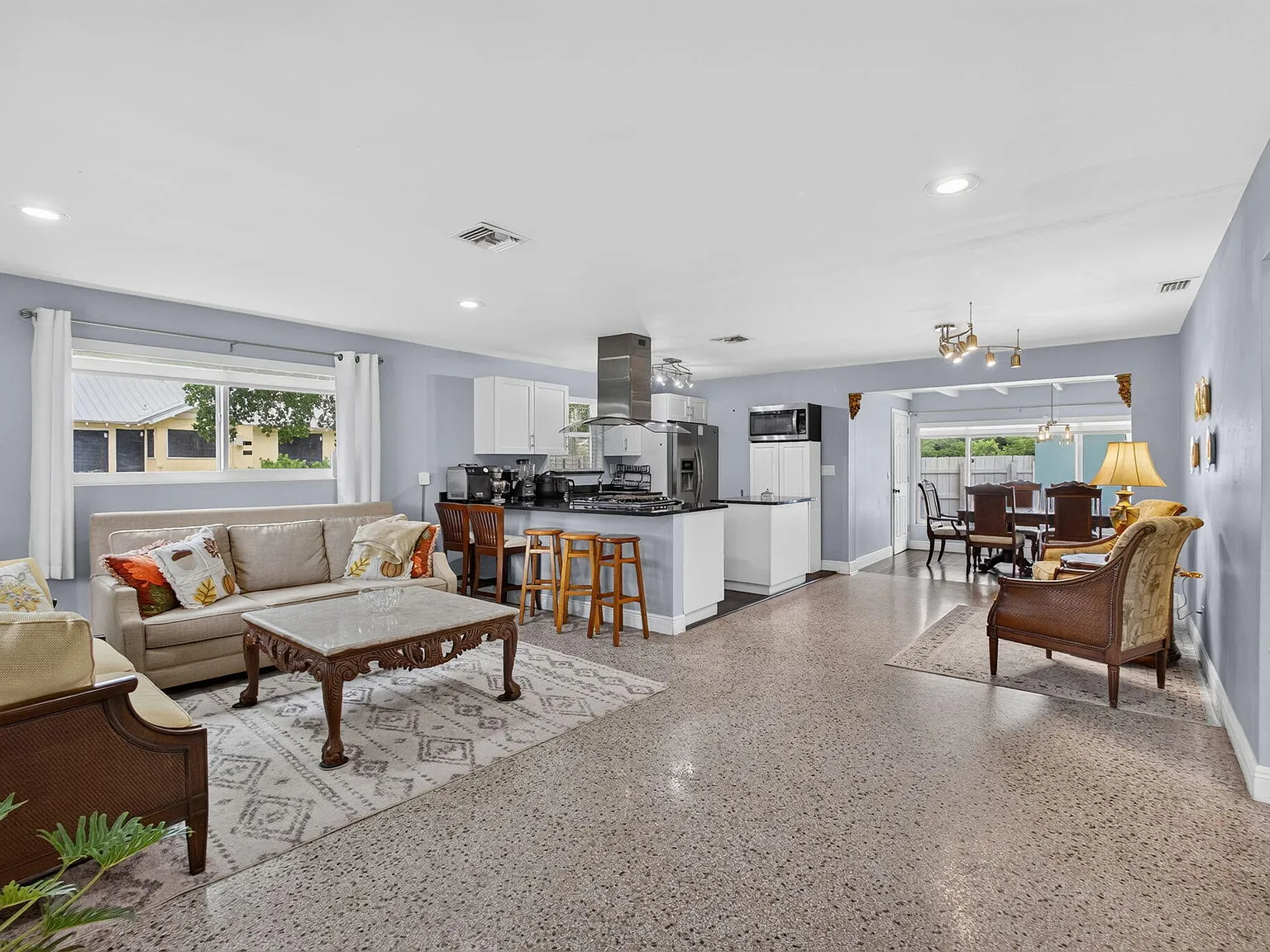 2 bed, 2.0 bath, 1220 sqft, $6,500 — Photo 1