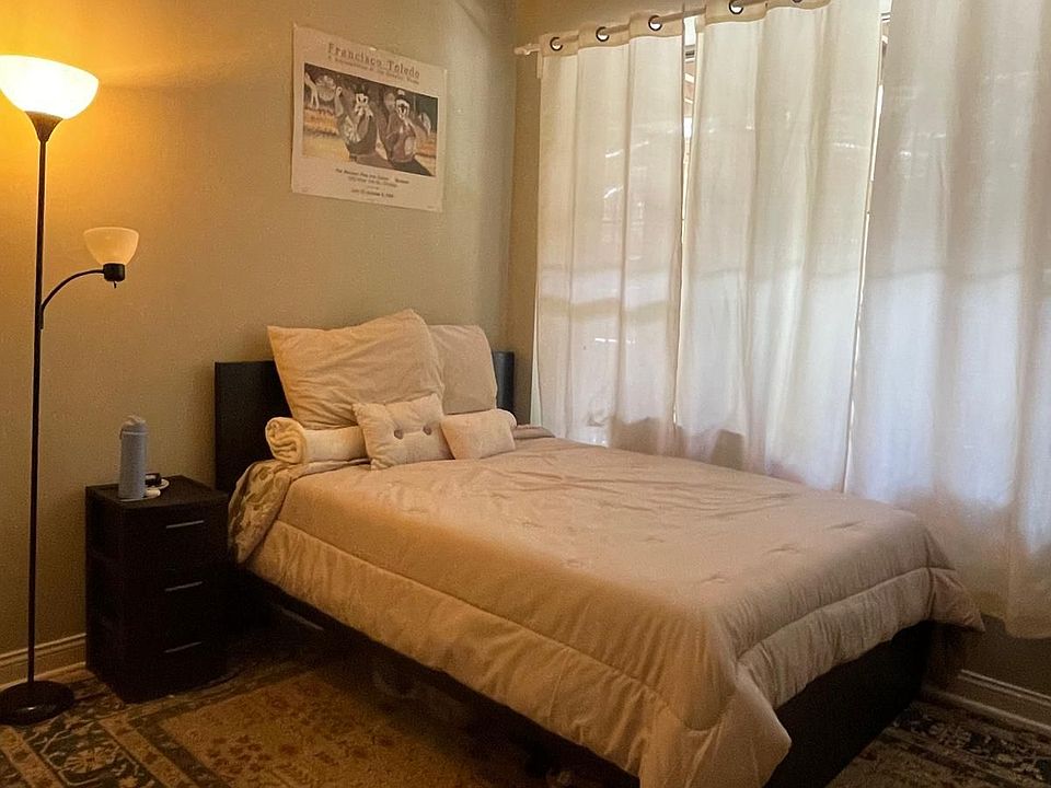 1st image of 5142 S Ingleside Ave #1B